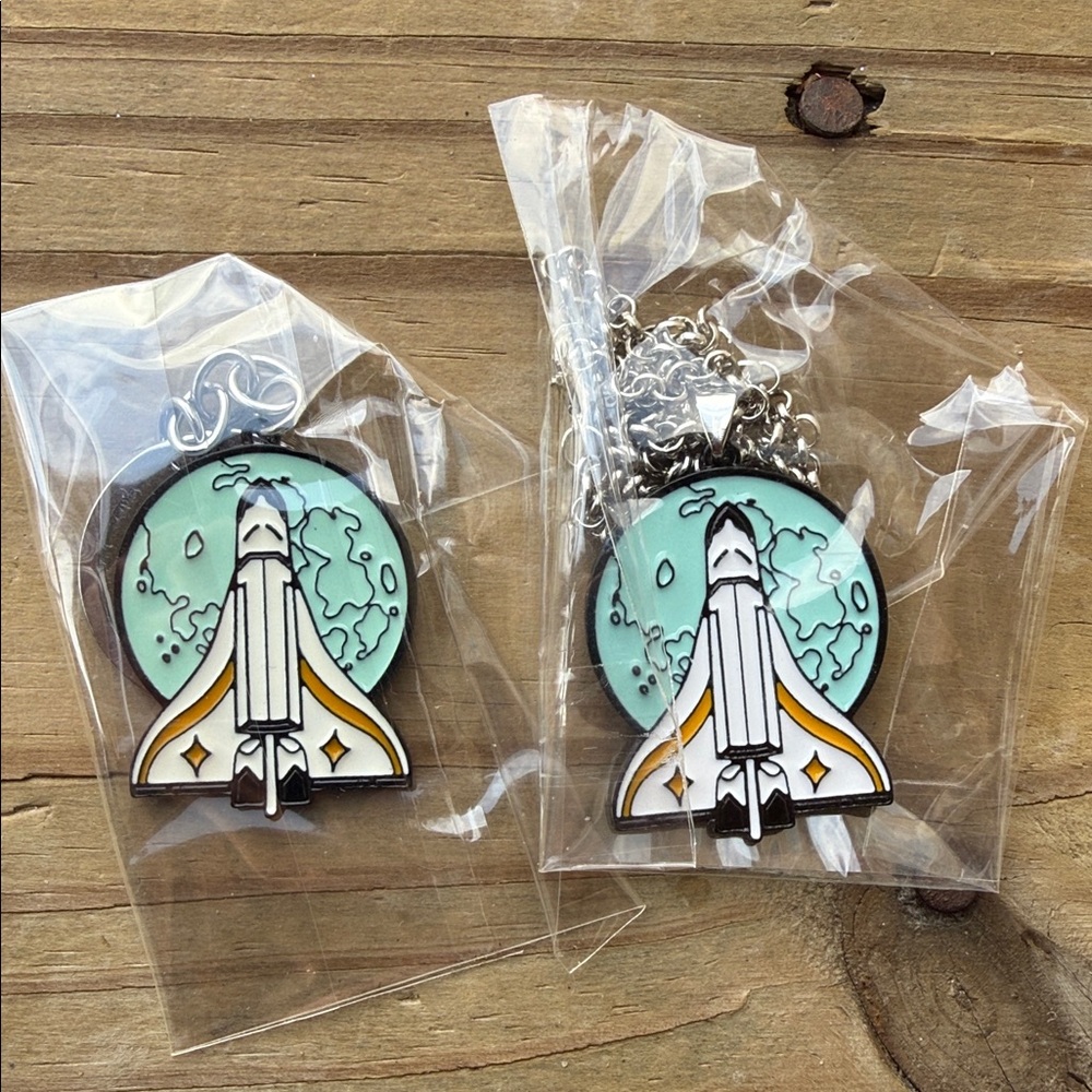 NWT Spaceship Spacecraft Silver and Green Pendant Metal Necklace & Keychain